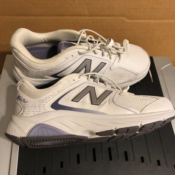 Brand New - Never Worn  NEW BALANCE WOMEN'S 847 V3  7.5 W with Lace Toggle lock - Picture 5 of 6